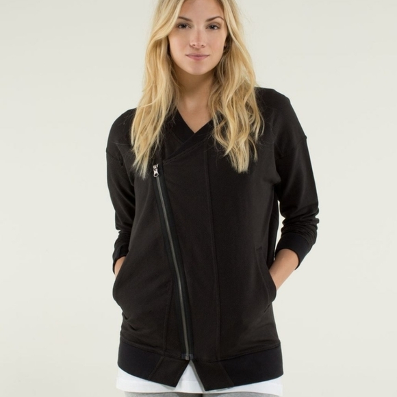 lululemon athletica Tops - ⭐️LULULEMON MULA BUNDLE WRAP SIZE 6